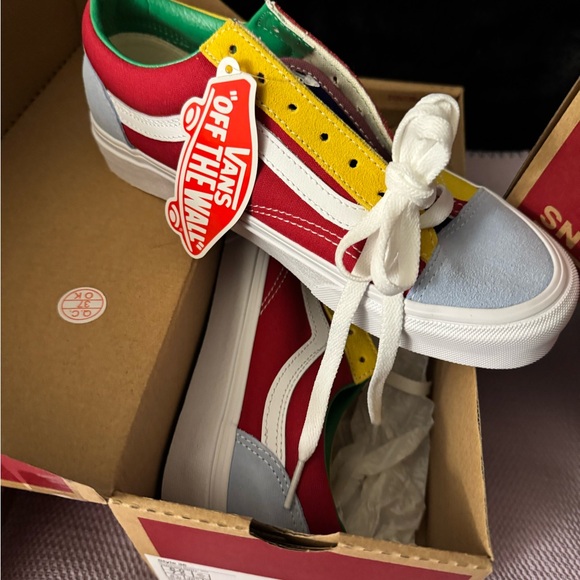 Vans - Picture 2 of 3